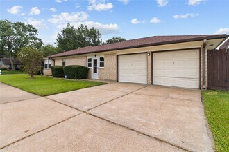 4402 Seneca St in Pasadena, TX - Building Photo - Building Photo