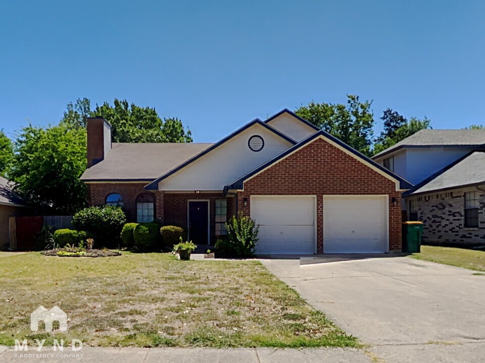 837 Collins Blvd in Cedar Hill, TX - Building Photo