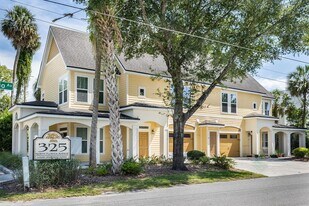 325 N Florida Ave in DeLand, FL - Building Photo