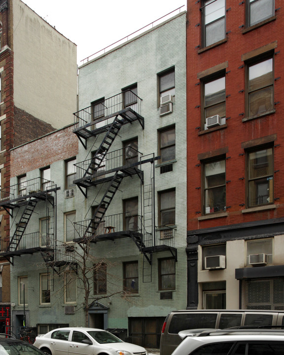 106 Thompson St in New York, NY - Building Photo