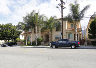 422 S Lake St in Burbank, CA - Building Photo - Building Photo