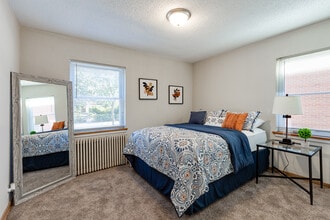 Highland Lane Apartments in St. Paul, MN - Building Photo - Interior Photo
