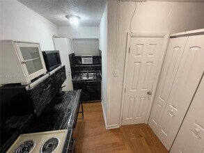 5905 NW 3rd Ave in Miami, FL - Foto de edificio - Building Photo