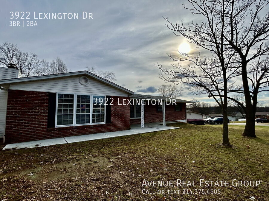 3922 Lexington Dr in St. Charles, MO - Building Photo