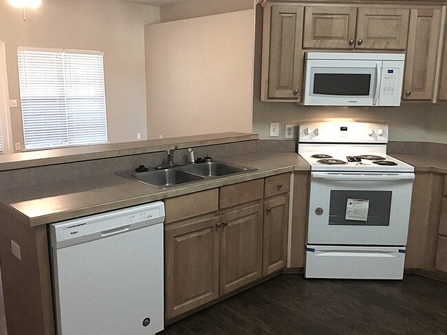 62 Edie Ct in Richmond Hill, GA - Building Photo - Building Photo