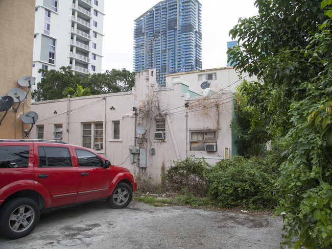 161 SW 9th St in Miami, FL - Building Photo - Building Photo