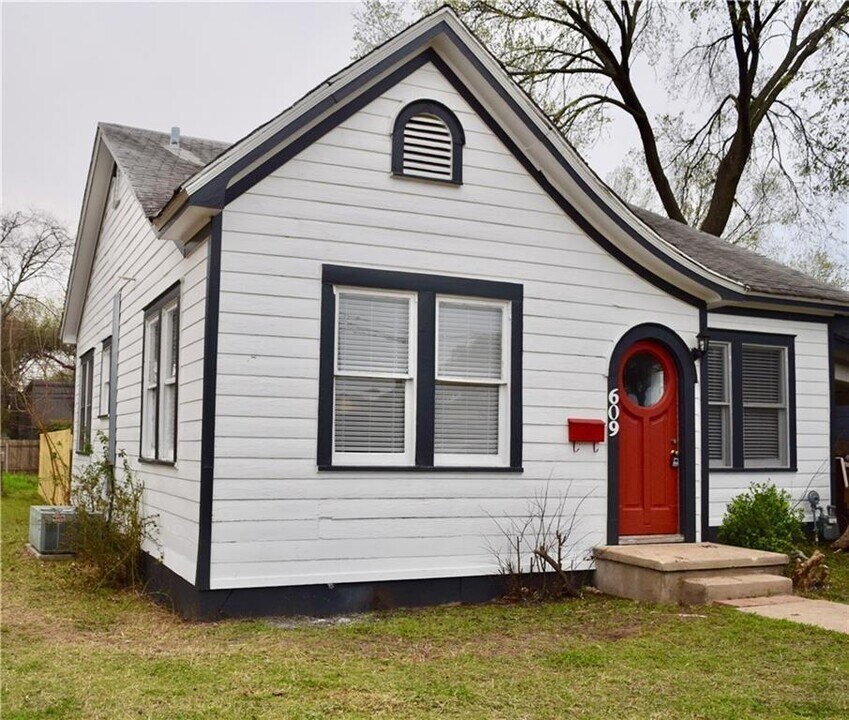 609 Nelray Blvd in Austin, TX - Building Photo