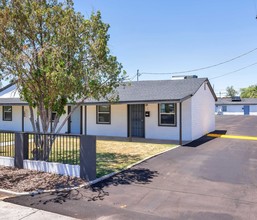 Turney Apartments in Phoenix, AZ - Building Photo - Building Photo