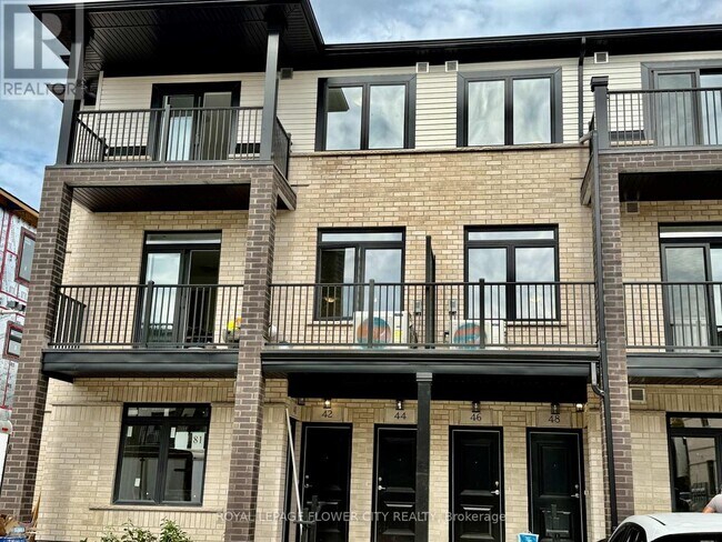 44 Thatcher Dr in Guelph, ON - Building Photo - Building Photo