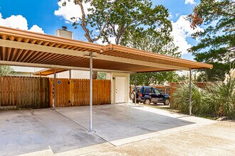 9821 Siegen Ln in Baton Rouge, LA - Building Photo - Building Photo