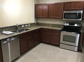 3222 NW 31st Ter in Oakland Park, FL - Building Photo