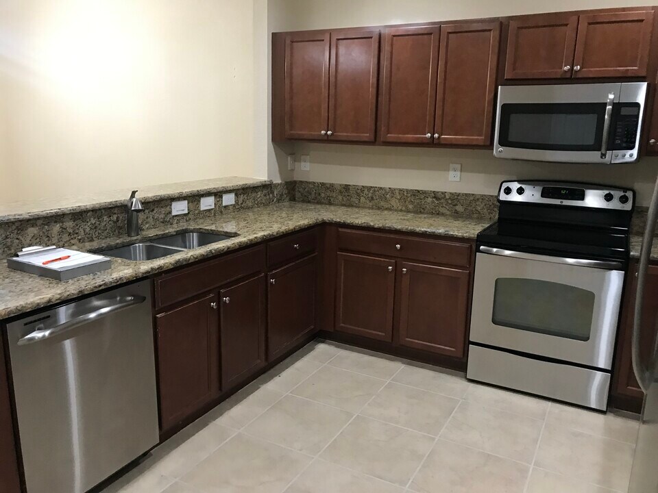 3222 NW 31st Ter in Oakland Park, FL - Building Photo