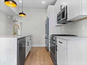 48 Woodward St, Unit 1 in Boston, MA - Building Photo - Building Photo