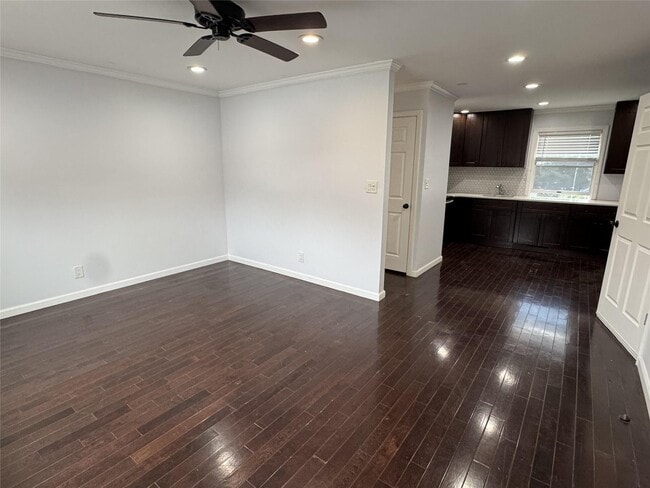 98 Farmedge Rd in Levittown, NY - Building Photo - Building Photo