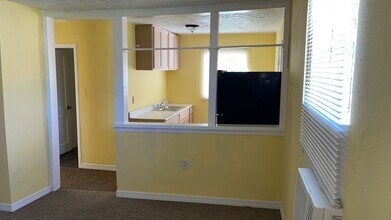 328 Bellair Rd in Ft. Myers, FL - Foto de edificio - Building Photo