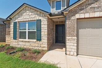 5925 Bradford Pear Ln in Edmond, OK - Building Photo - Building Photo