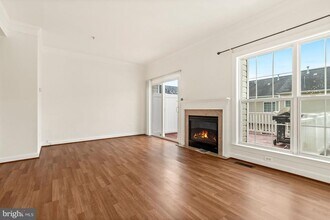 3311 Castle Ridge Cir in Silver Spring, MD - Building Photo - Building Photo