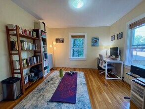 11 Sunset St, Unit 102T in Boston, MA - Foto de edificio - Building Photo