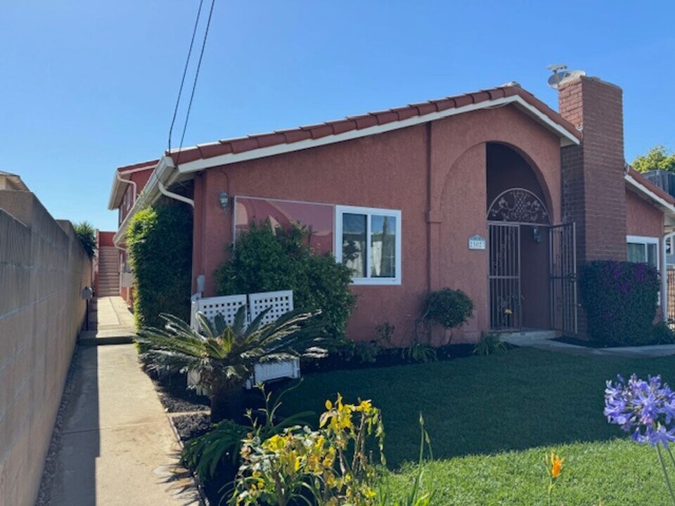23027 Arlington Ave in Torrance, CA - Building Photo