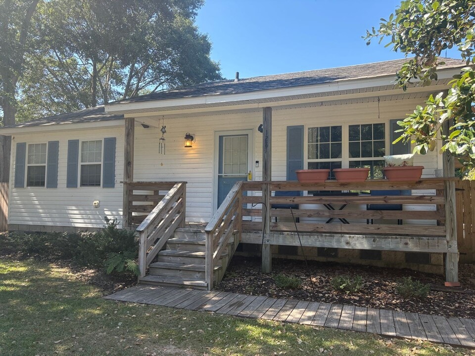 128 Peach Tree St in Jarvisburg, NC - Building Photo
