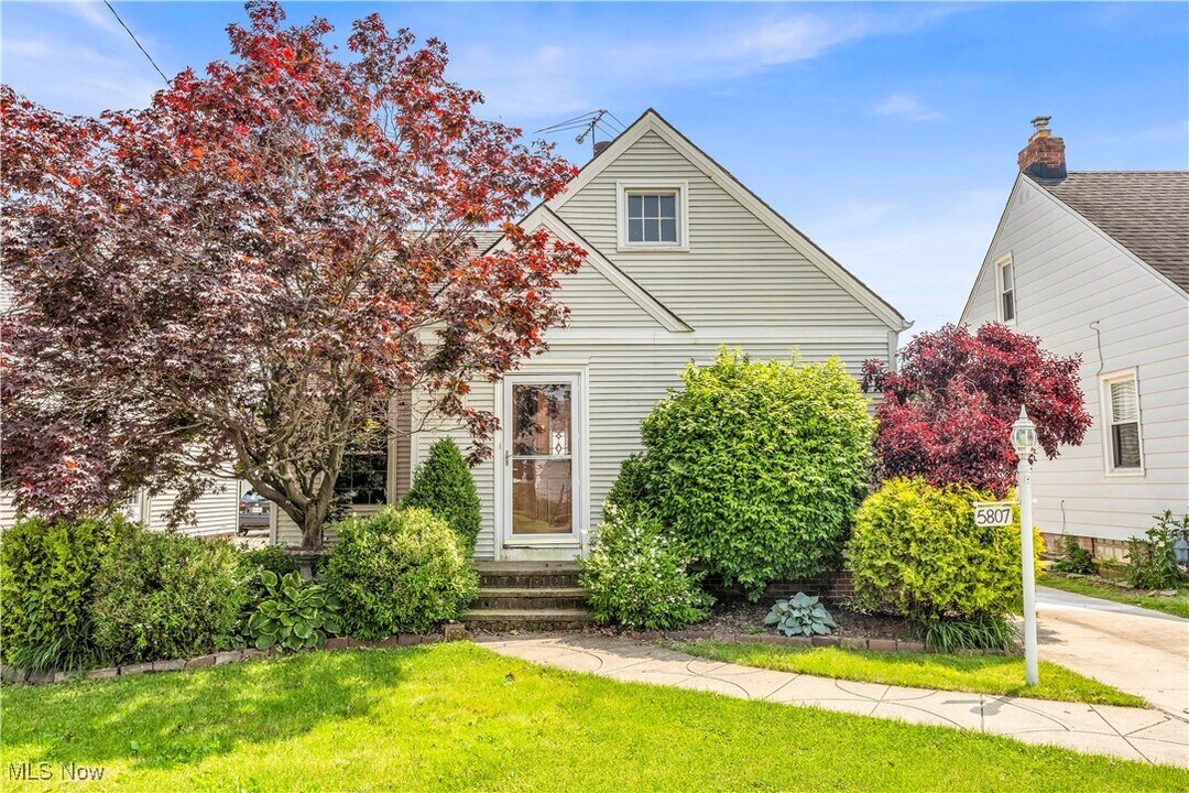 5807 Orchard Ave in Parma, OH - Building Photo