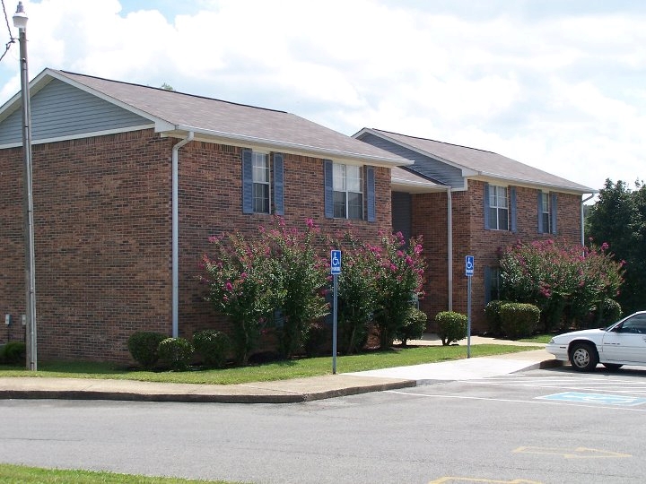 Newport Manor Apartments in Newport, TN - Building Photo