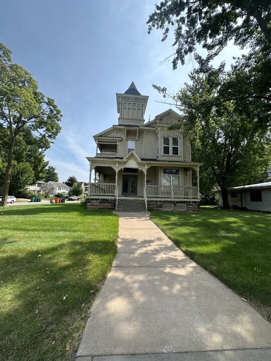 1501 State St in Eau Claire, WI - Building Photo