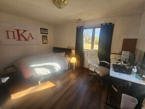 4035 N Hinkle Rd in Bloomington, IN - Building Photo - Building Photo