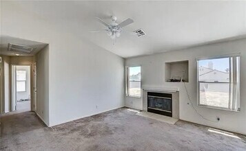 5917 Briar Rose Ln in Las Vegas, NV - Building Photo - Building Photo