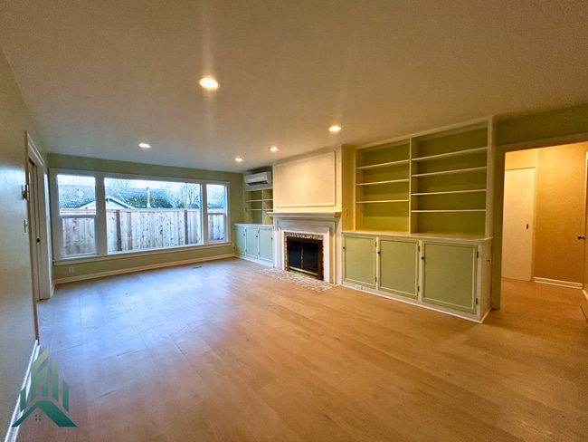 1005 NW 30th St in Corvallis, OR - Foto de edificio - Building Photo