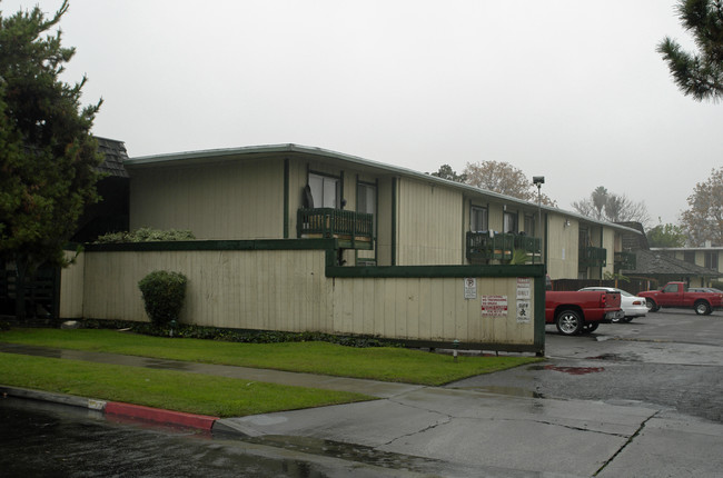 1434 E Griffith Way in Fresno, CA - Foto de edificio - Building Photo