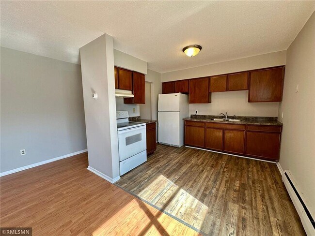 1566 N Woodbridge St in St. Paul, MN - Building Photo - Building Photo