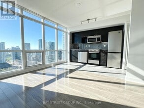 11 Brunel Ct in Toronto, ON - Building Photo - Building Photo