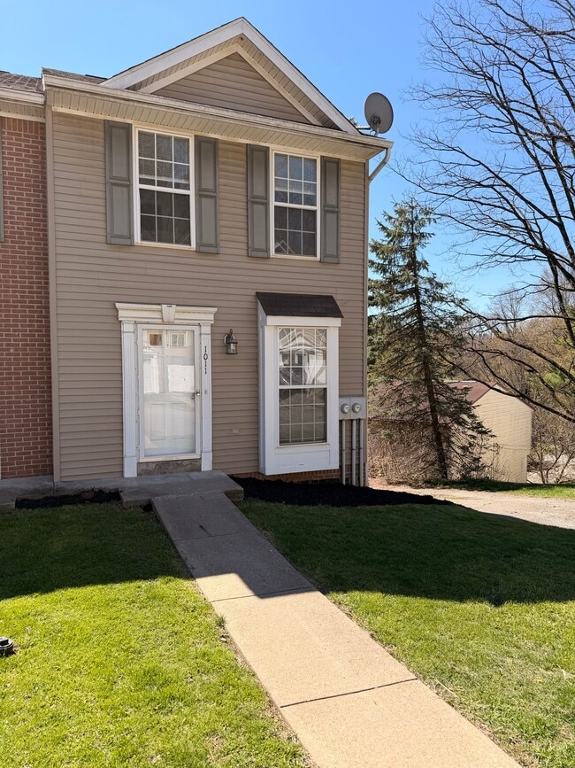 1011 Pinoak Ct in East Pittsburgh, PA - Building Photo - Building Photo