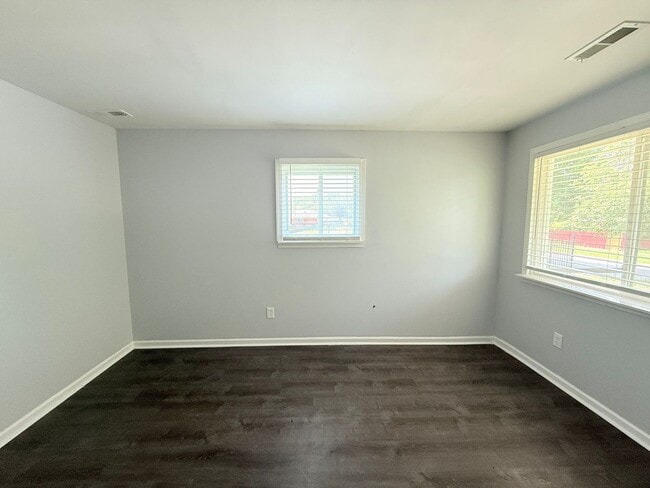 Freshly Renovated 3-Bedroom Home – Quality in Detroit, MI - Building Photo - Building Photo