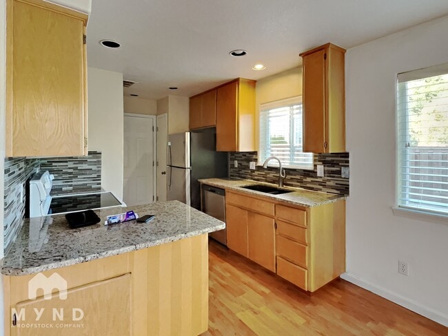 20654 SW Sun Drop Pl in Sherwood, OR - Building Photo - Building Photo