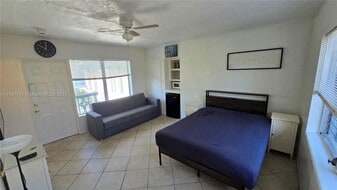 90 Isle of Venice Dr in Fort Lauderdale, FL - Building Photo