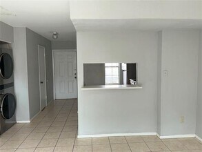 732 W Collins St in Denton, TX - Building Photo - Building Photo