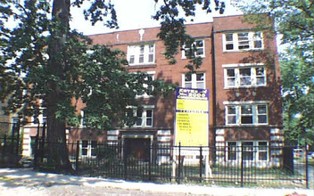 7100 N Damen Ave in Chicago, IL - Building Photo - Building Photo