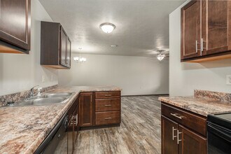 Beal Townhomes in Sioux Falls, SD - Foto de edificio - Building Photo