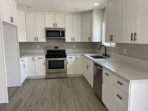 716 Mayberry Ave in Hemet, CA - Building Photo - Building Photo