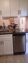 2733 S Oakland Forest Dr in Oakland Park, FL - Building Photo - Building Photo