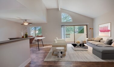 Malibu Canyon in Calabasas, CA - Foto de edificio - Building Photo