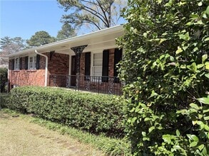 2888 Bonanza Dr in Decatur, GA - Building Photo - Building Photo