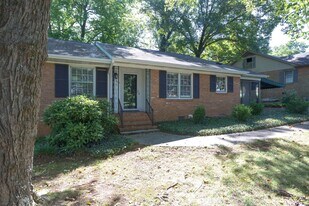 608 Candlewood Dr in Greensboro, NC - Building Photo