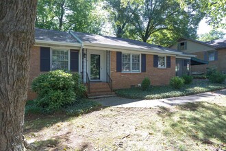 608 Candlewood Dr in Greensboro, NC - Foto de edificio - Building Photo