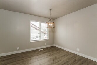 76 W Stauffer Ln in Murray, UT - Building Photo - Building Photo