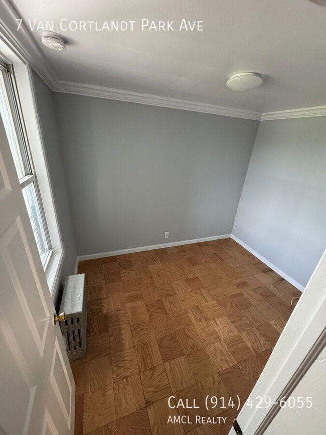 7 Van Cortlandt Park Ave in Yonkers, NY - Building Photo - Building Photo