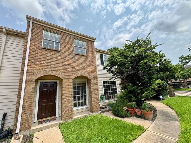property at 2002 Gentryside Dr