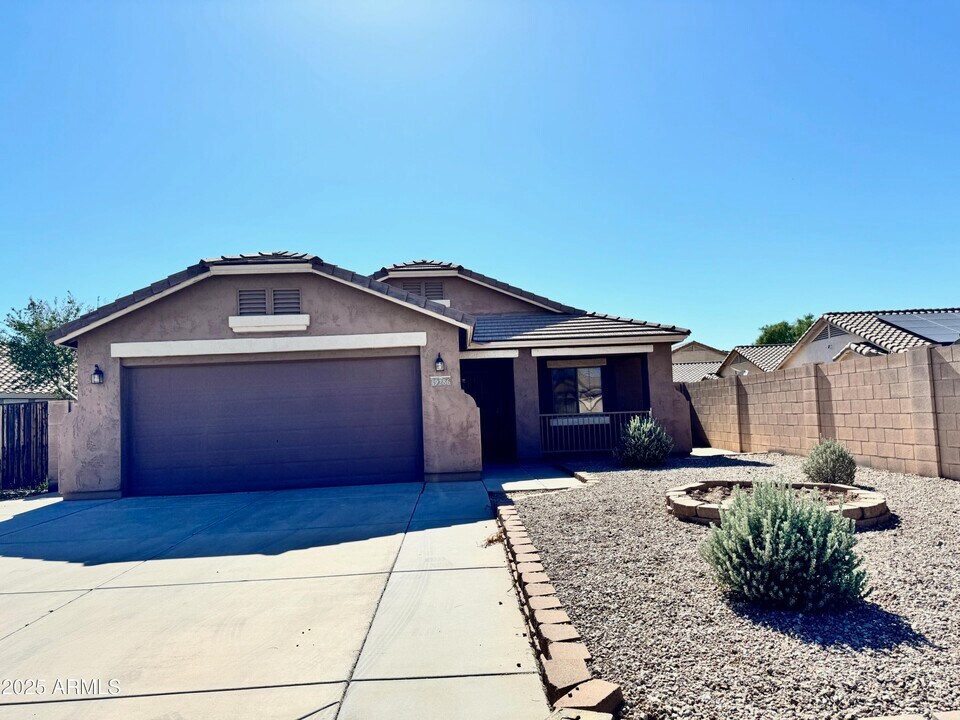 19286 N Duncan Dr in Maricopa, AZ - Foto de edificio
